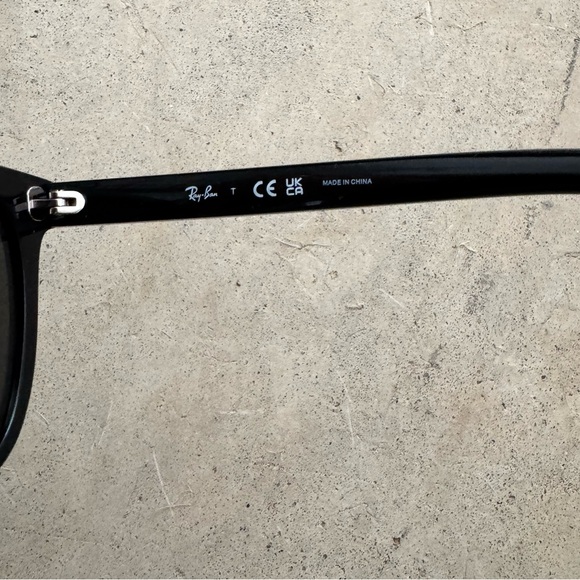 Ray-Ban RB4401D Black Sunglasses with Case Unisex - Picture 4 of 5